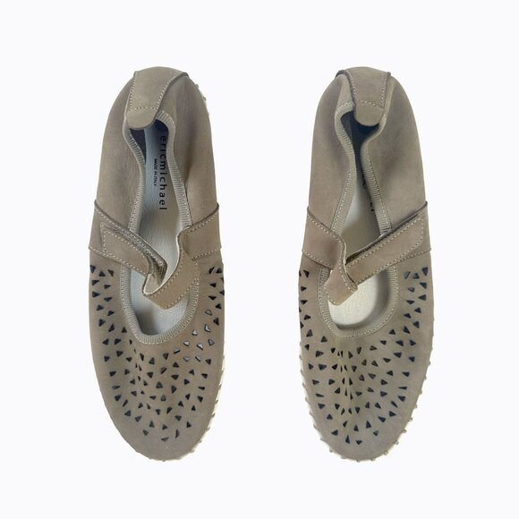 Eric Michael Italian Nubuck Sz 8.5 Mary Jane Flats Taupe Perforated Y2K Ballet - Picture 1 of 11